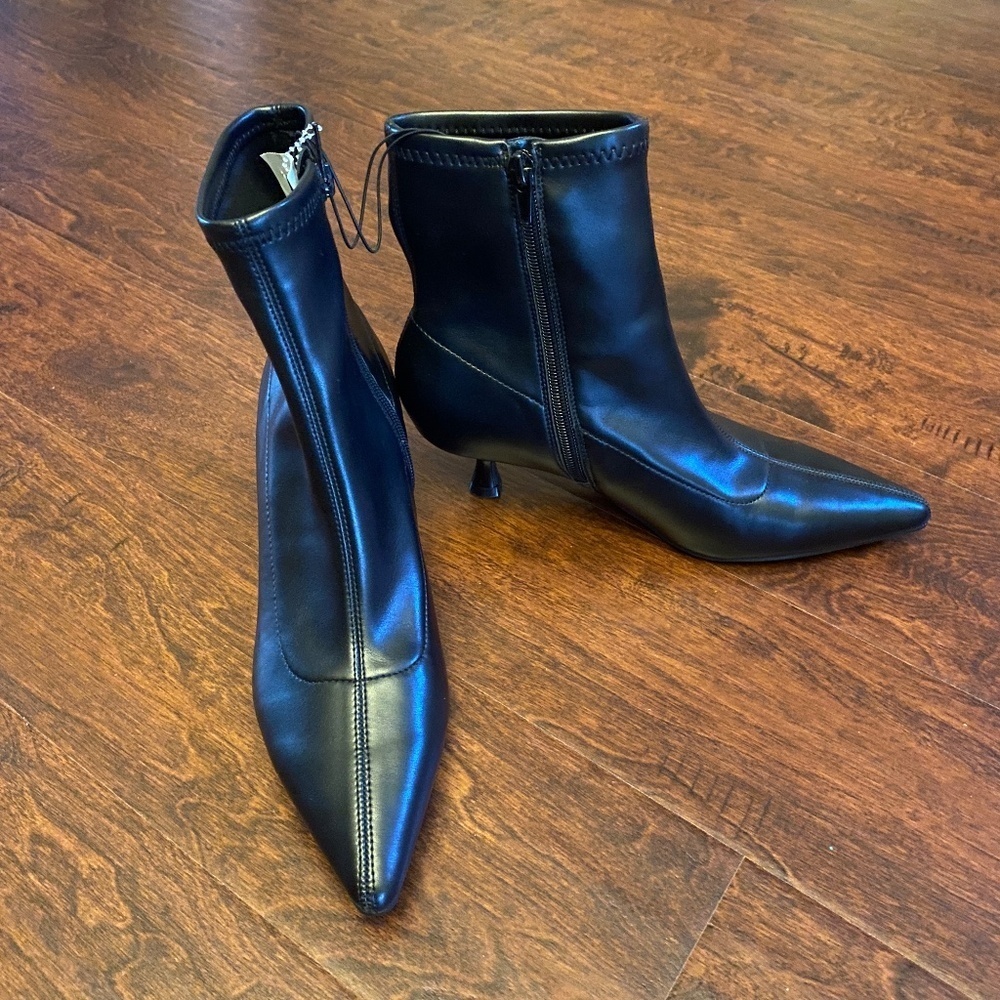 New UNISA Black Faux Leather Kitten Heel Pointed Toe Ankle Boots (NWT) Size 6.5